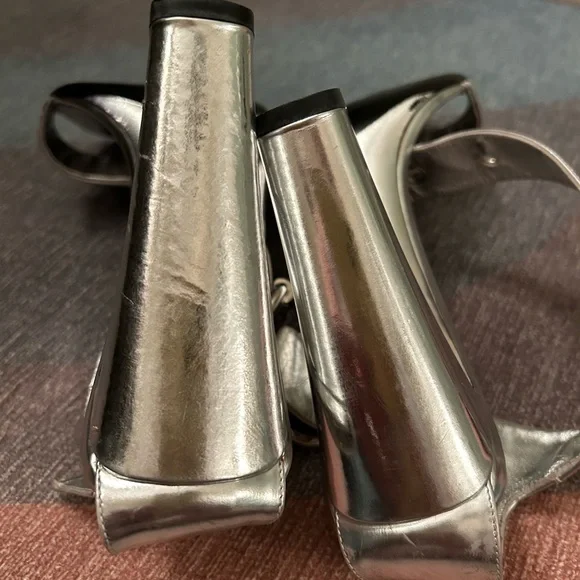 “Gucci” silver disco heels. Size 10B. 4” heels. Excellent condition! - Picture 5 of 8